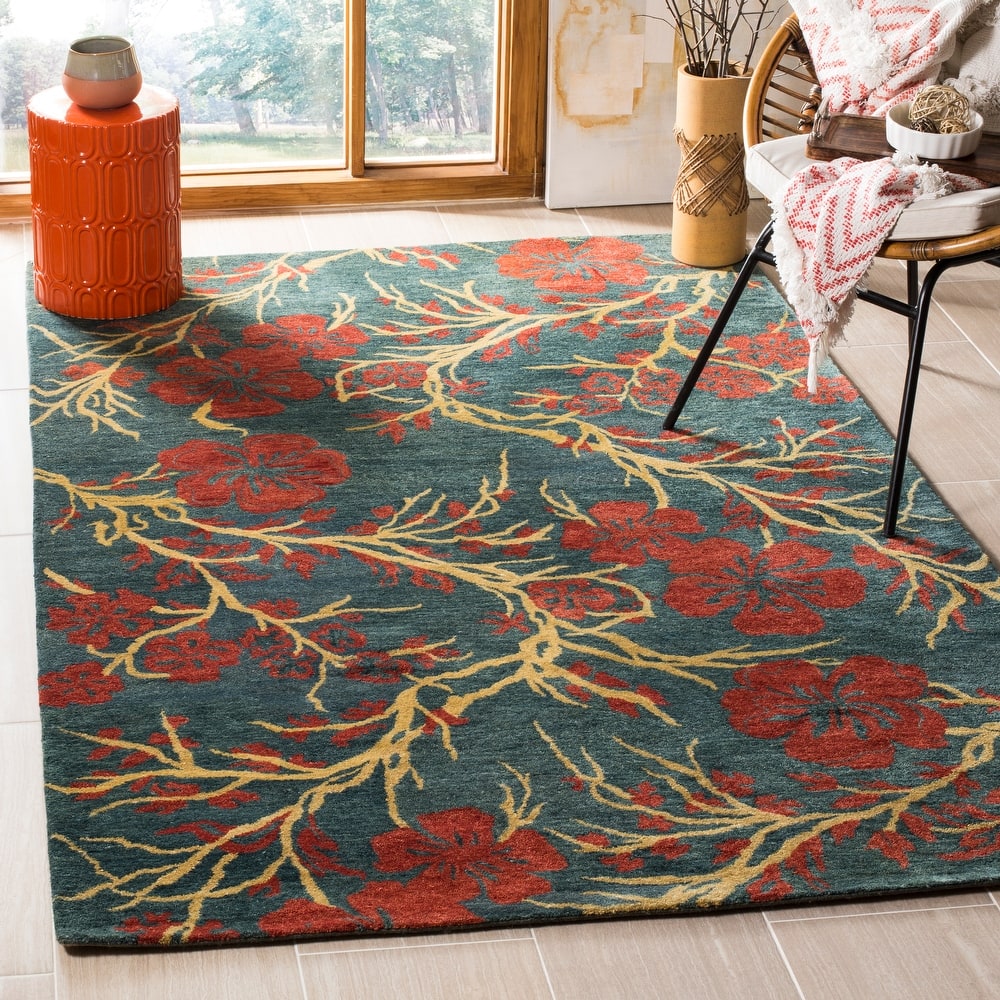 SAFAVIEH Handmade Metro Shinobu French Country Floral Wool Rug