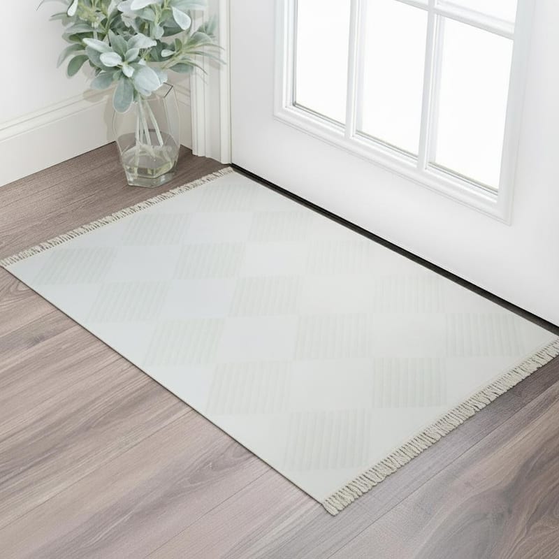 HomeRoots Geometric Casual Rectangle Area Rug - 3' X 5'