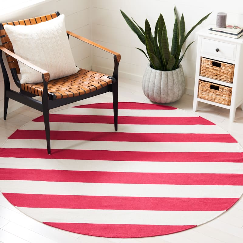 SAFAVIEH Handmade Montauk Geltrude Stripe Cotton Flatweave Rug - 4' Round - Red/Ivory