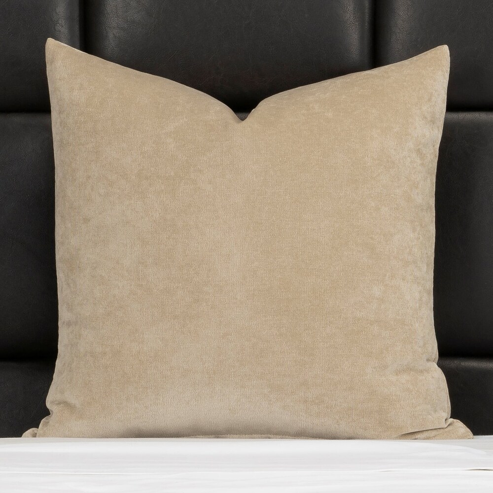 https://ak1.ostkcdn.com/images/products/is/images/direct/7dfbdd444f5e1118c96c514946a1c0361f614082/The-Curated-Nomad-Alexander-Polyester-Throw-Pillow.jpg