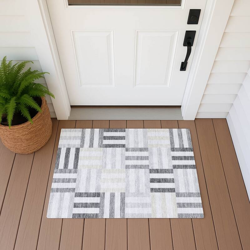 Machine Washable Indoor/ Outdoor Modern Hatch Chantille Rug - Gray - 1'8" x 2'6"