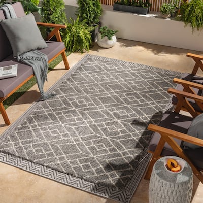 Livabliss Shoff Diamond Global Area Rug