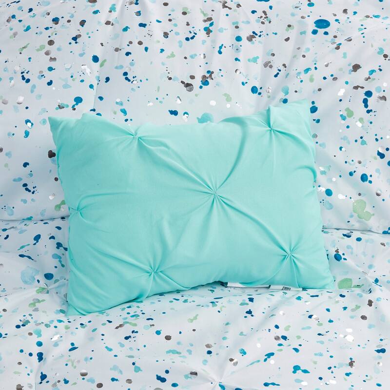 Intelligent Design Lara Metallic Printed and Pintucked Comforter