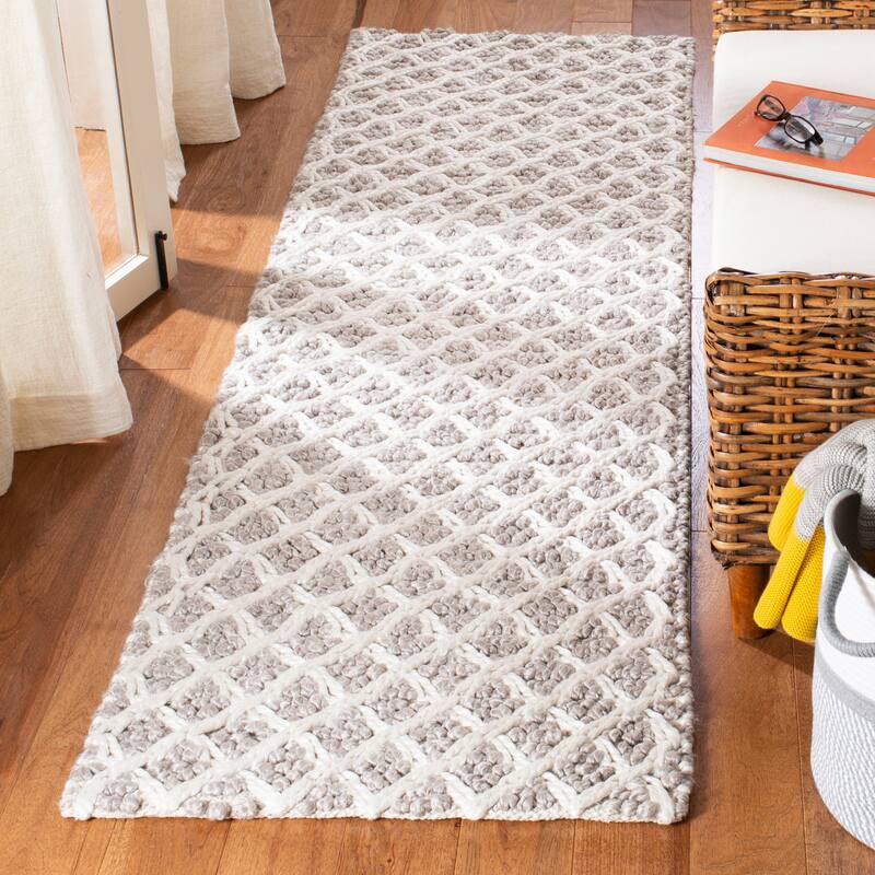 SAFAVIEH Handmade Natura Kumara Wool Rug - 2'3" x 8' Runner - Ivory/Beige