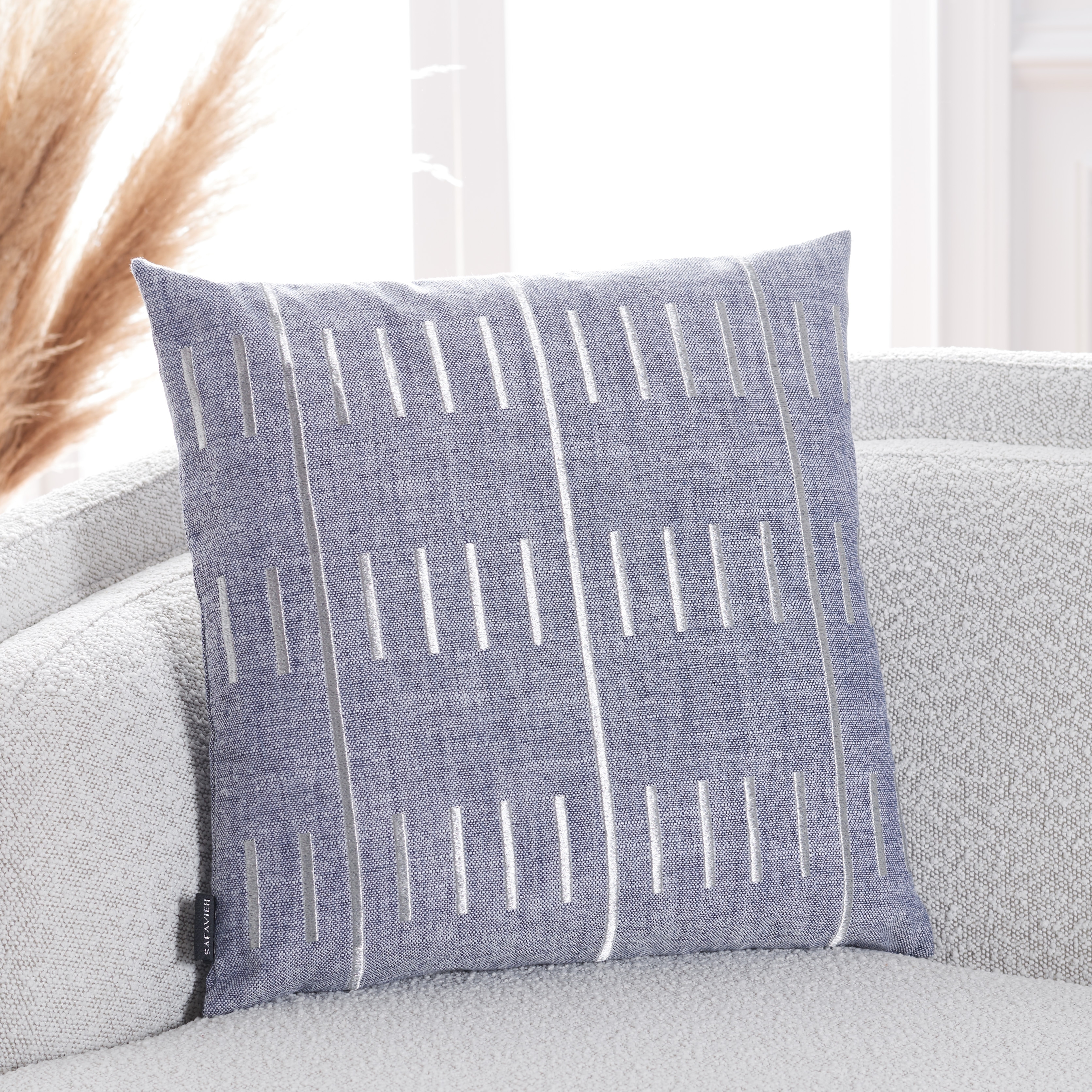 SAFAVIEH Stoja Modern 18-inch Square Decorative Accent Throw Pillow