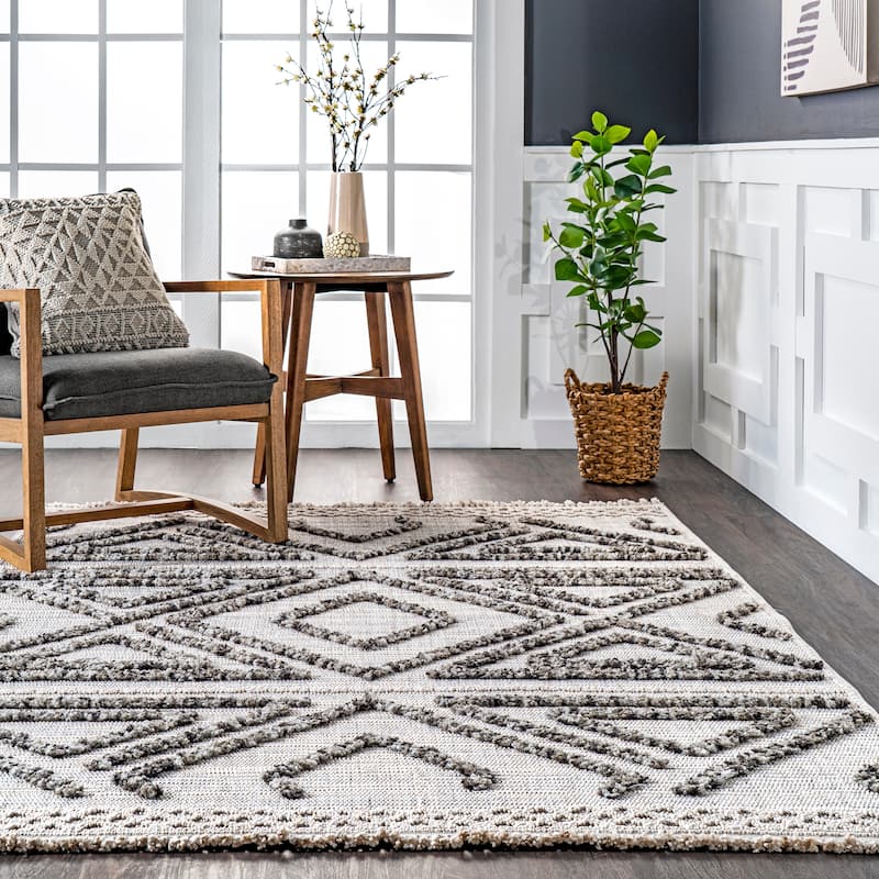 Nuloom Eilene Geometric Diamond Tasseled Area Rug
