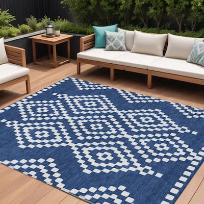 HomeRoots Geometric Transitional Rectangle Outdoor Rug