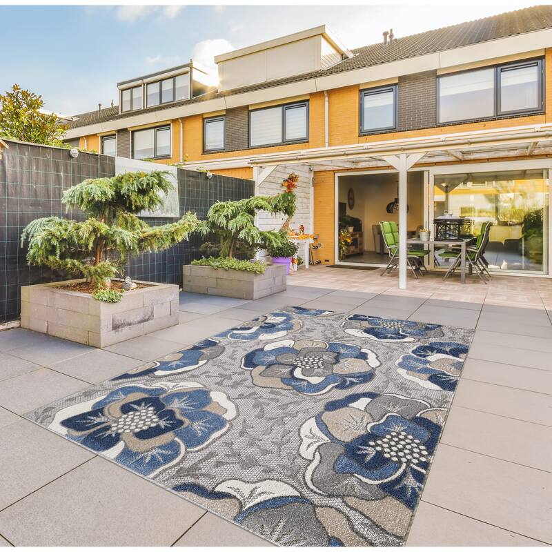 Domani Napa Modern Bloom Indoor / Outdoor Area Rug
