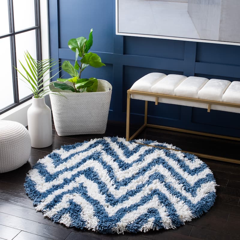 SAFAVIEH Handmade Kanesha Shag Karien Rug