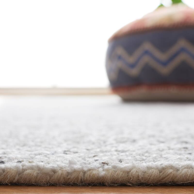 SAFAVIEH Handmade Ebony Mehseti Modern Rug