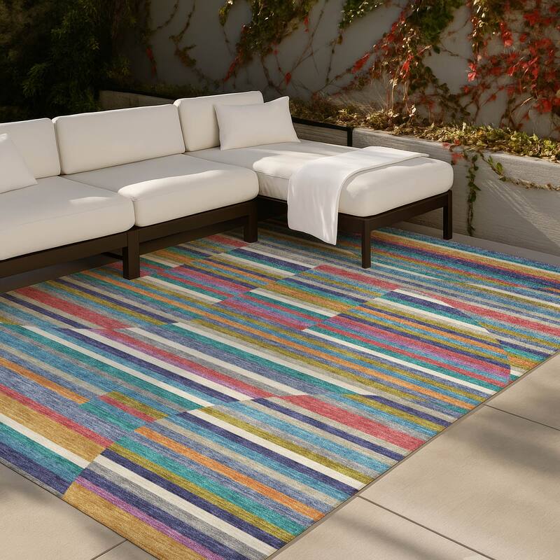 Machine Washable Indoor/ Outdoor Modern Cokedale Chantille Rug