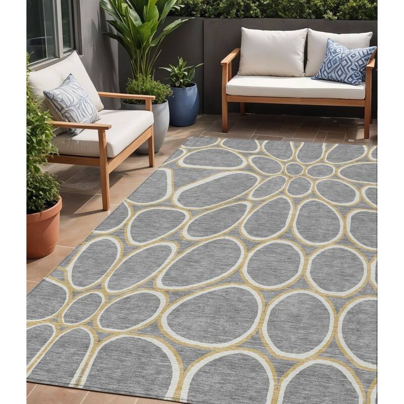 HomeRoots Abstract Transitional Rectangle Outdoor Rug - 5' X 8'