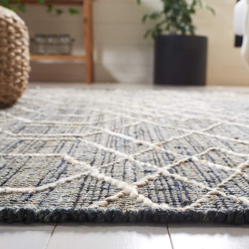 SAFAVIEH Handmade Natural Fiber Eranda Boho Jute Fringe Rug