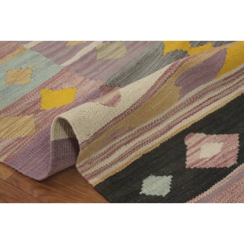 Hand Woven Southwestern Wool Multi-Colored Geometric Area Rug - 6' 7'' X 4' 8''