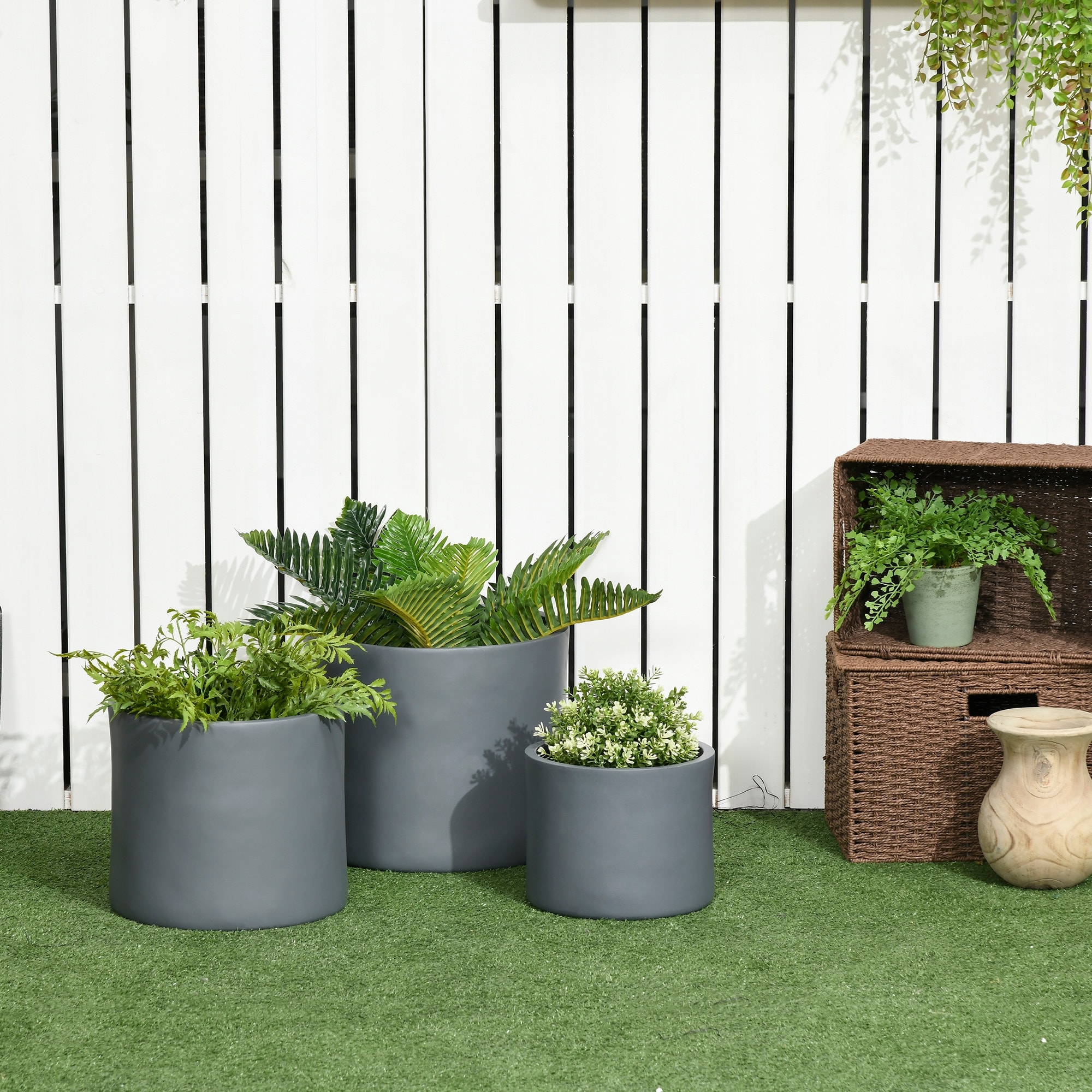 https://ak1.ostkcdn.com/images/products/is/images/direct/7e578477b4eb975c4d403fd0b65b5bce8c651c5e/Outsunny-3-Pack-Outdoor-Planter-Set%2C-MgO-Flower-Pots-with-Drainage-Holes%2C-Outdoor-Ready-%26-Stackable-for-Indoor.jpg