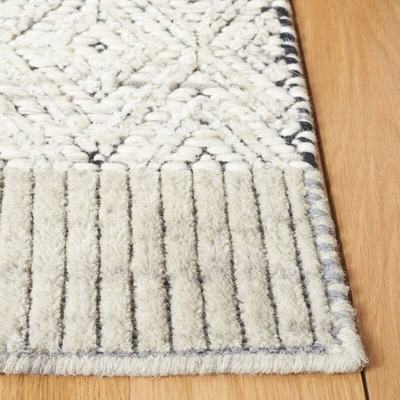 Martha Stewart by SAFAVIEH, Handmade Dietgard Wool Rug
