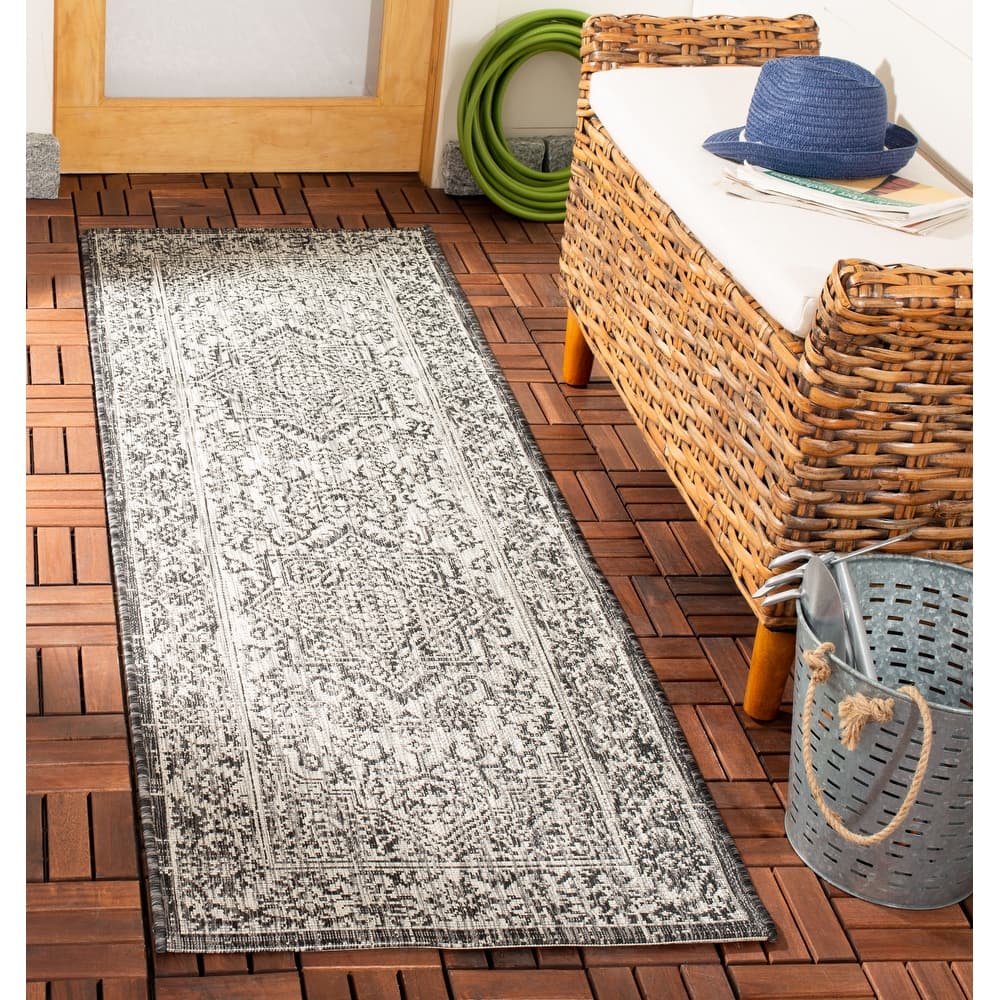 SAFAVIEH Courtyard Guylaine Indoor/ Outdoor Waterproof Patio Backyard Rug