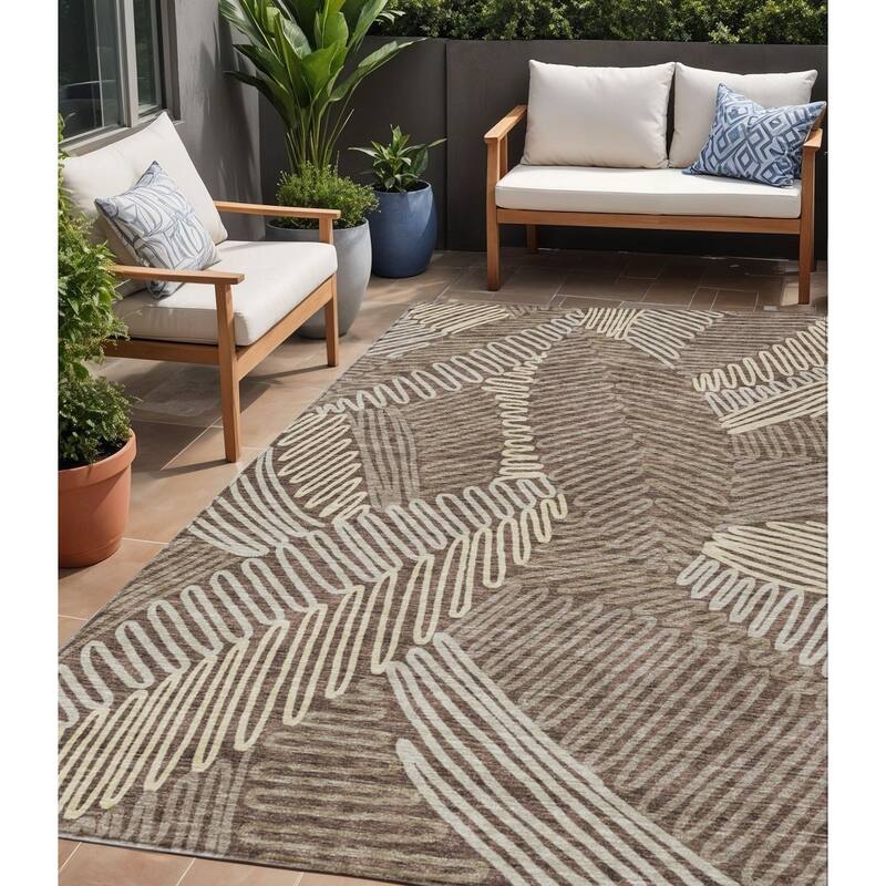 HomeRoots Floral Transitional Rectangle Outdoor Rug - 5' X 8'