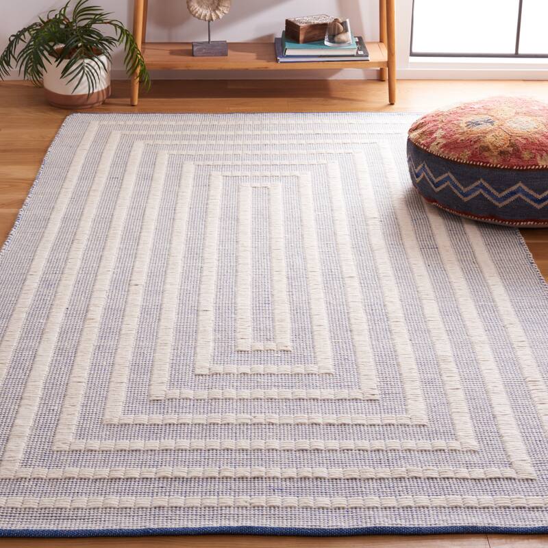 SAFAVIEH Handmade Natura Sabahat Wool Rug - 4' x 6' - Blue/Ivory