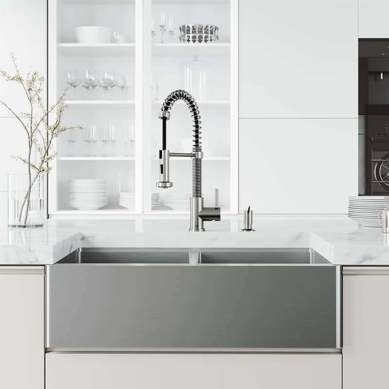 VIGO Edison 19" H Single Handle Pull-Down Sprayer Kitchen Faucet