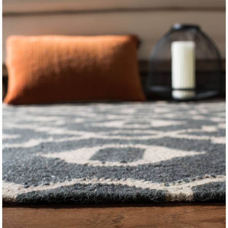 SAFAVIEH Handmade Flatweave Dhurries Massoumeh Modern Wool Rug