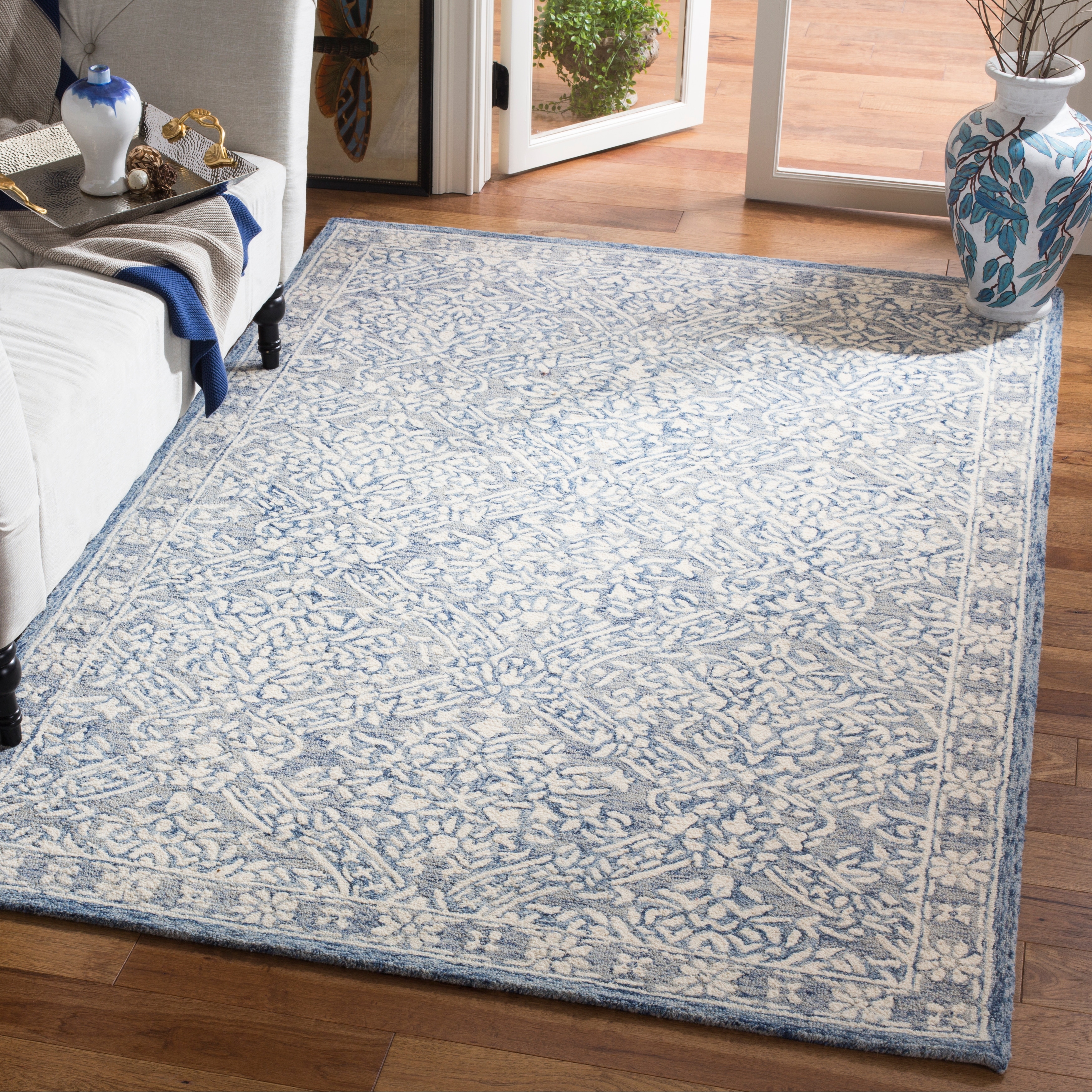 SAFAVIEH, Handmade Micro-Loop Marushka Wool Rug