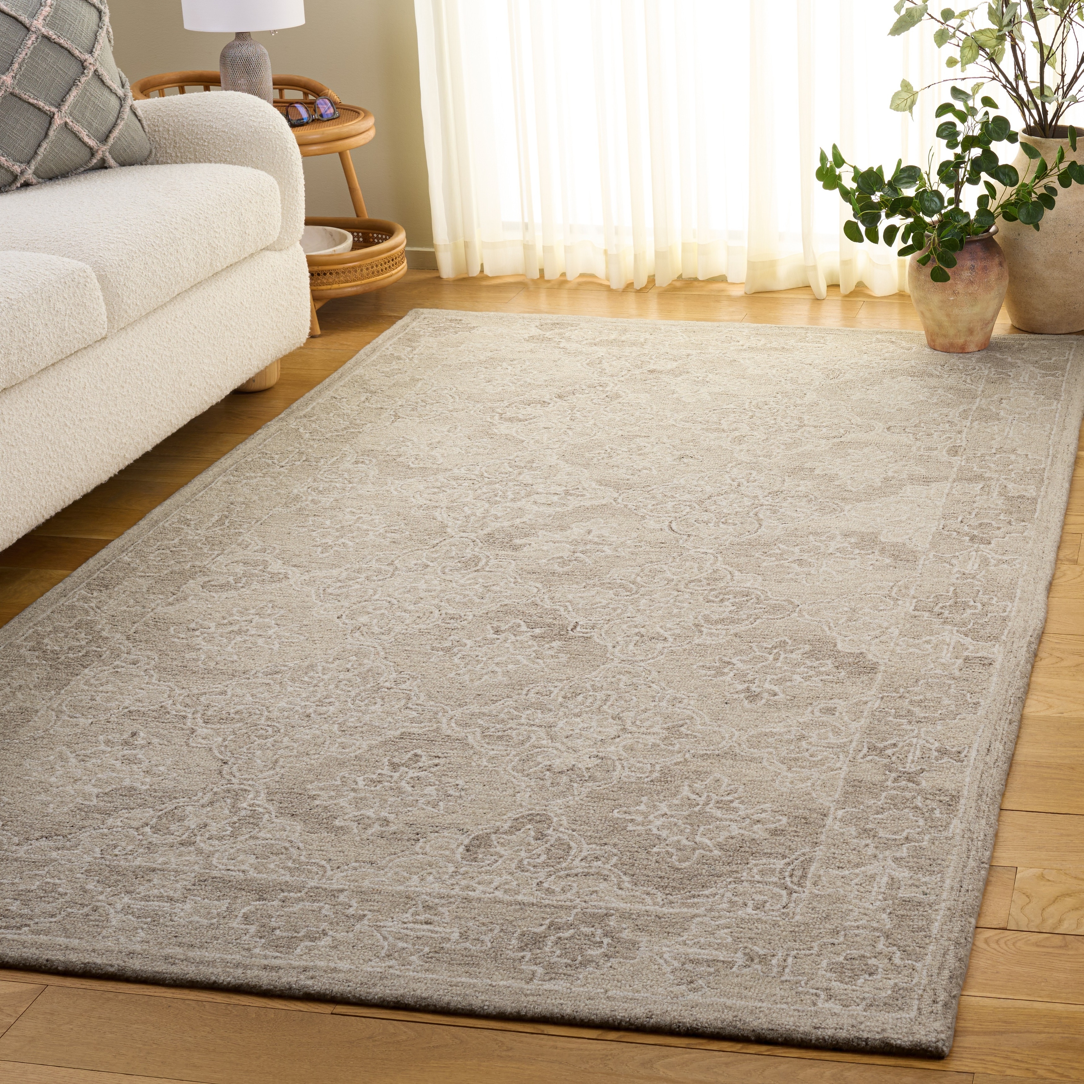 Martha Stewart by SAFAVIEH Handmade Vincianne Wool Area Rug