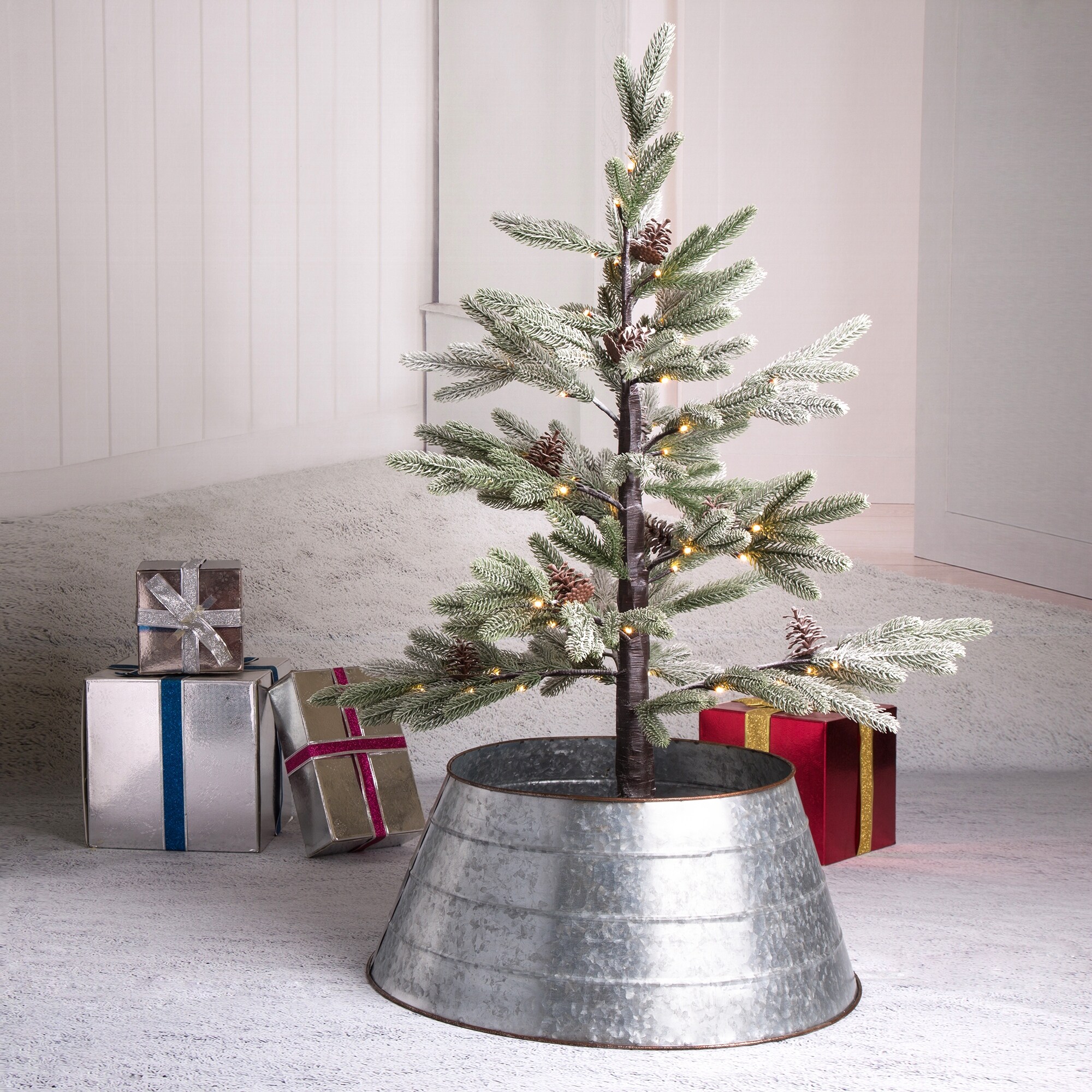 Shop Glitzhome Christmas 22 D Metal Tree Collar Overstock 28782976