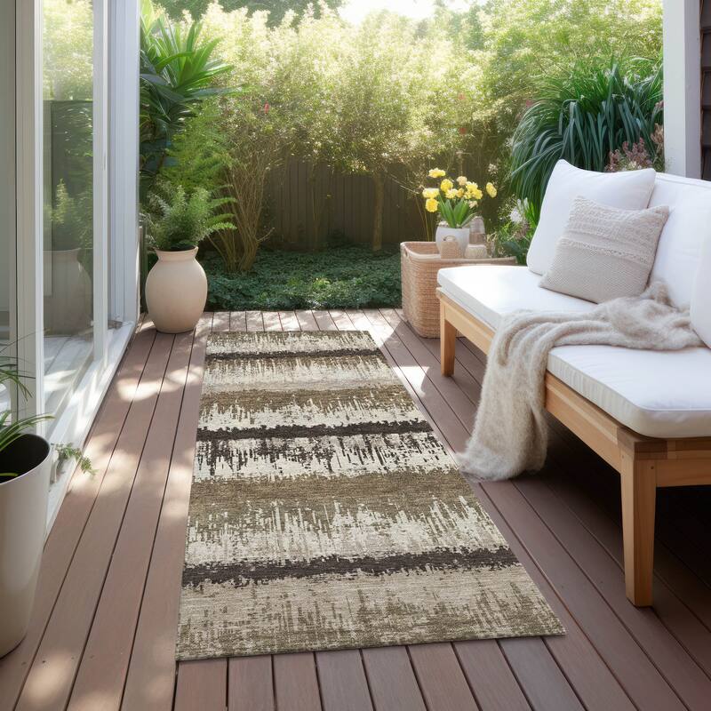 Machine Washable Indoor/ Outdoor Abstract Ombre Chantille Rug - Brown - 2'3" x 7'6"