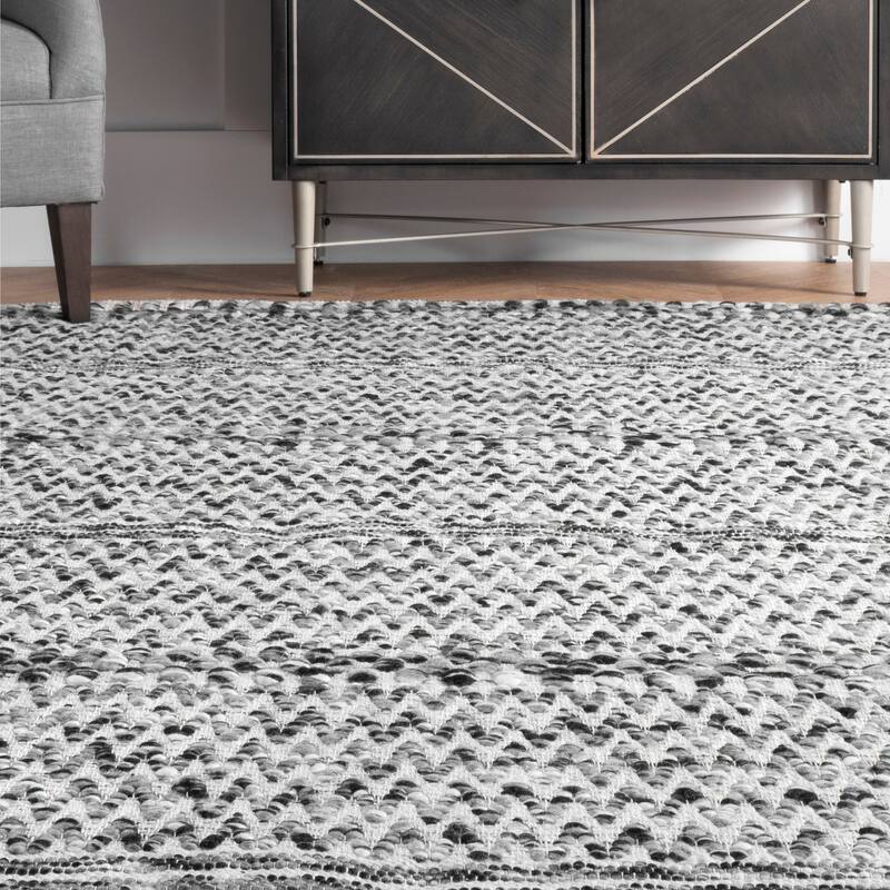 Nuloom Natosha Indoor/Outdoor Chevron Striped Area Rug