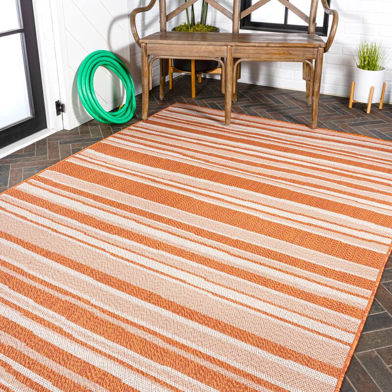 JONATHAN Y Chevron Wavy Stripe Modern Indoor/Outdoor Area Rug