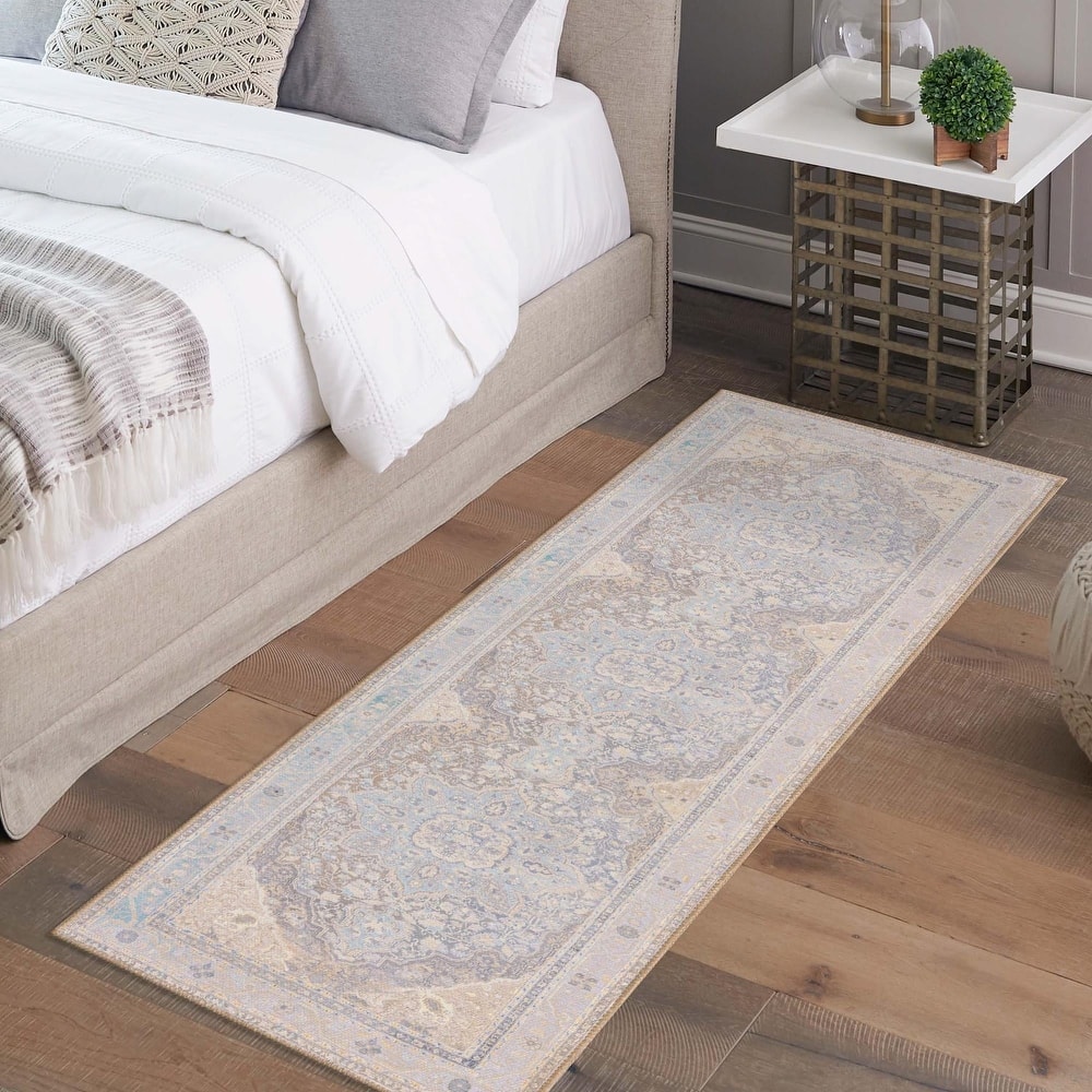 Traditional Rine Collection Area Rug