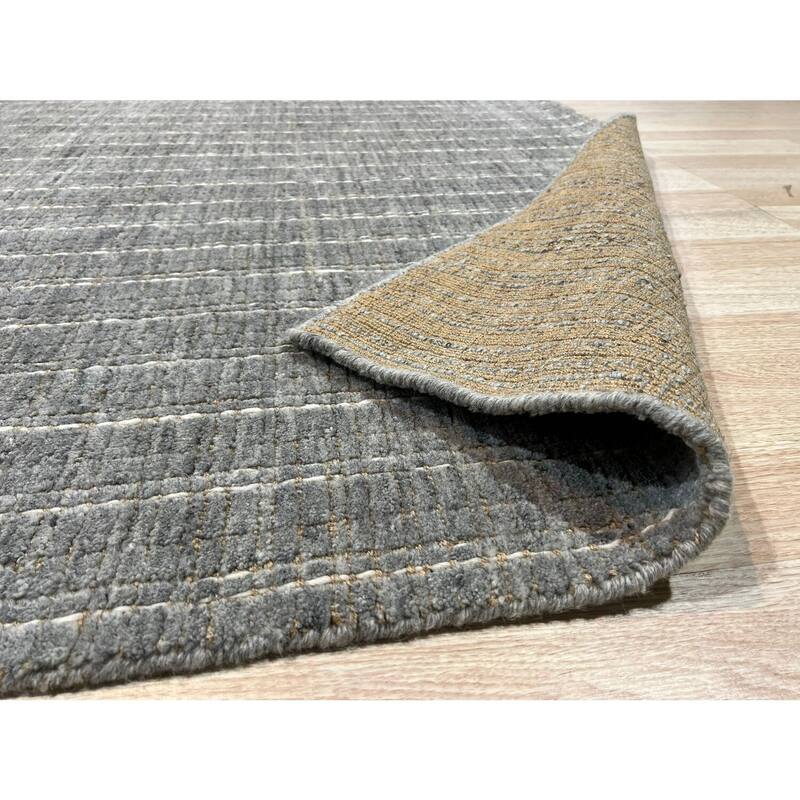 Hand-Knotted Wool Premium Gray Rug, 4' x 6', Gray Area Rug, Contemporary Handcrafted Design for Modern Rooms - L