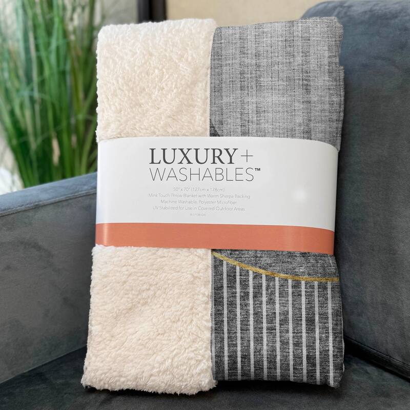 Premium Machine Washable Casual Geo Sherpa Throw Blanket