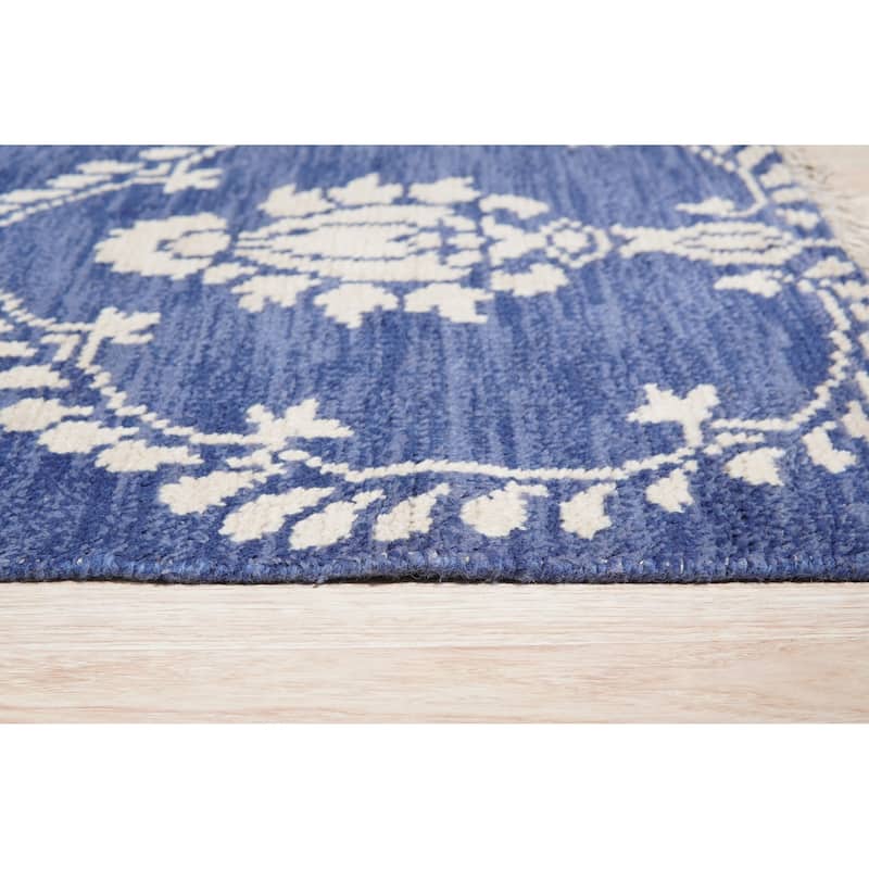 Blue Traditional Oriental Royal Area Rug - Elegant and Timeless Design