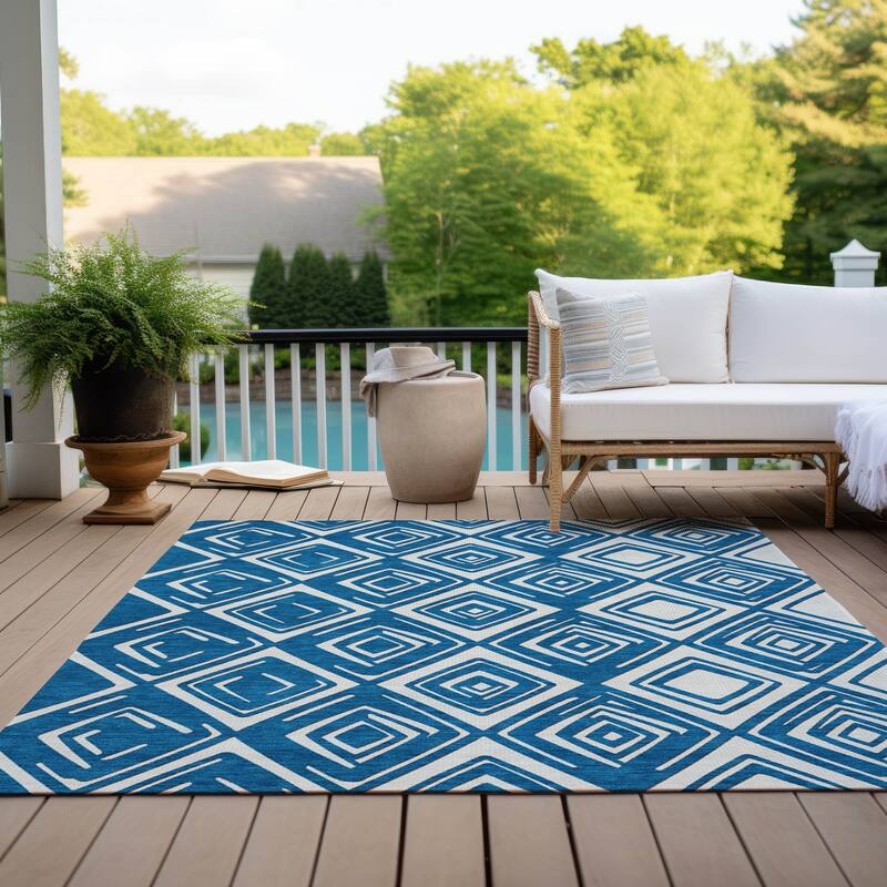 Machine Washable Indoor/ Outdoor Chantille Contemporary Diamonds Rug