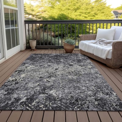 Machine Washable Indoor/ Outdoor Chantille Distressed Diamonds Rug