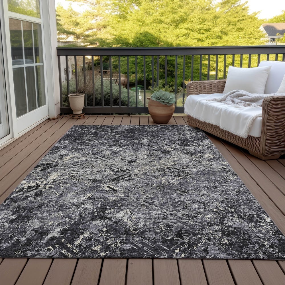 Machine Washable Indoor/ Outdoor Chantille Distressed Diamonds Rug