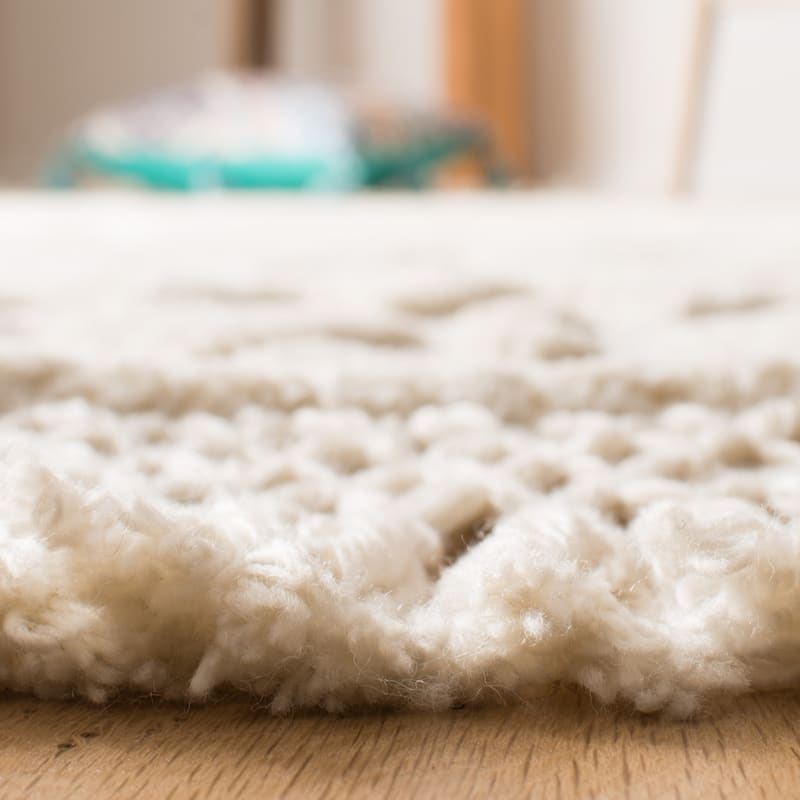 SAFAVIEH Handmade Casablanca Shag Grozdanka Tribal Wool Rug