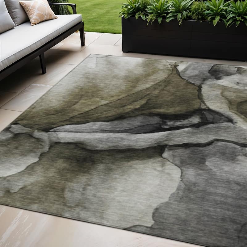 HomeRoots Abstract Transitional Rectangle Outdoor Rug - 5' X 8'