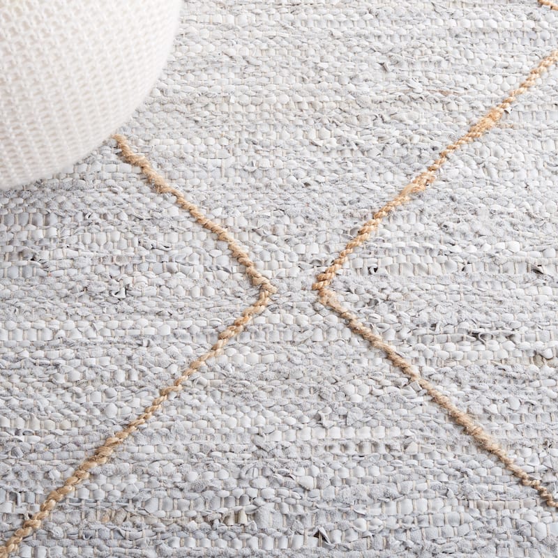SAFAVIEH Handmade Vintage Leather Tatia Modern Rug