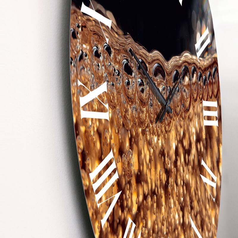 Designart 'Makro Of Carbonated Champagne' Traditional wall clock Bed