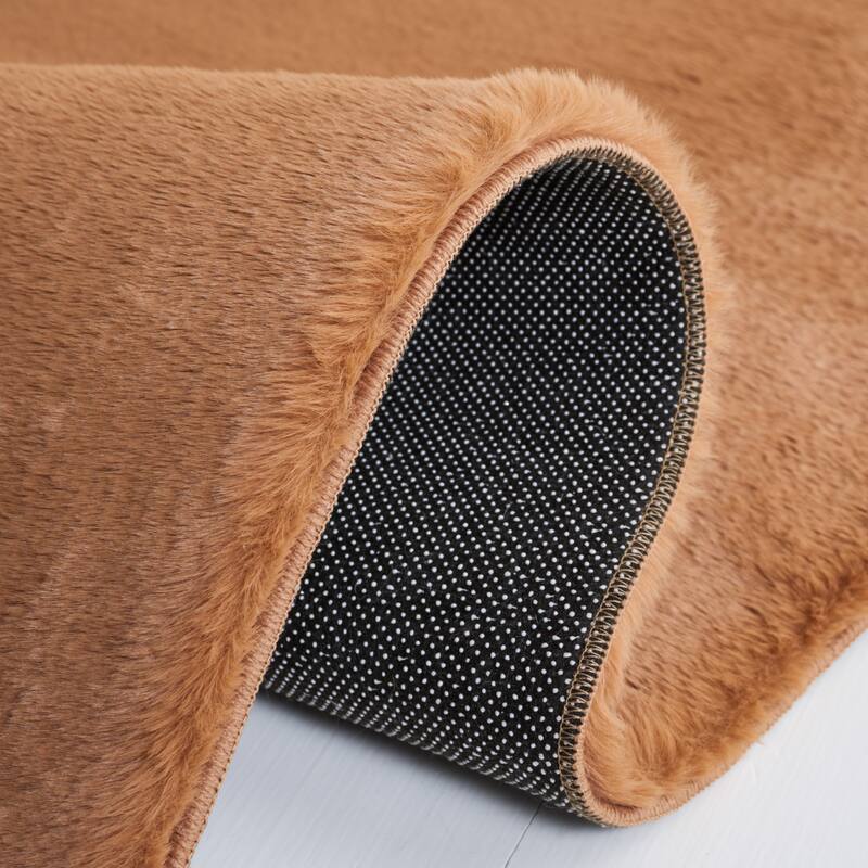 SAFAVIEH Faux Rabbit Fur Catja Machine Washable Slip Resistant