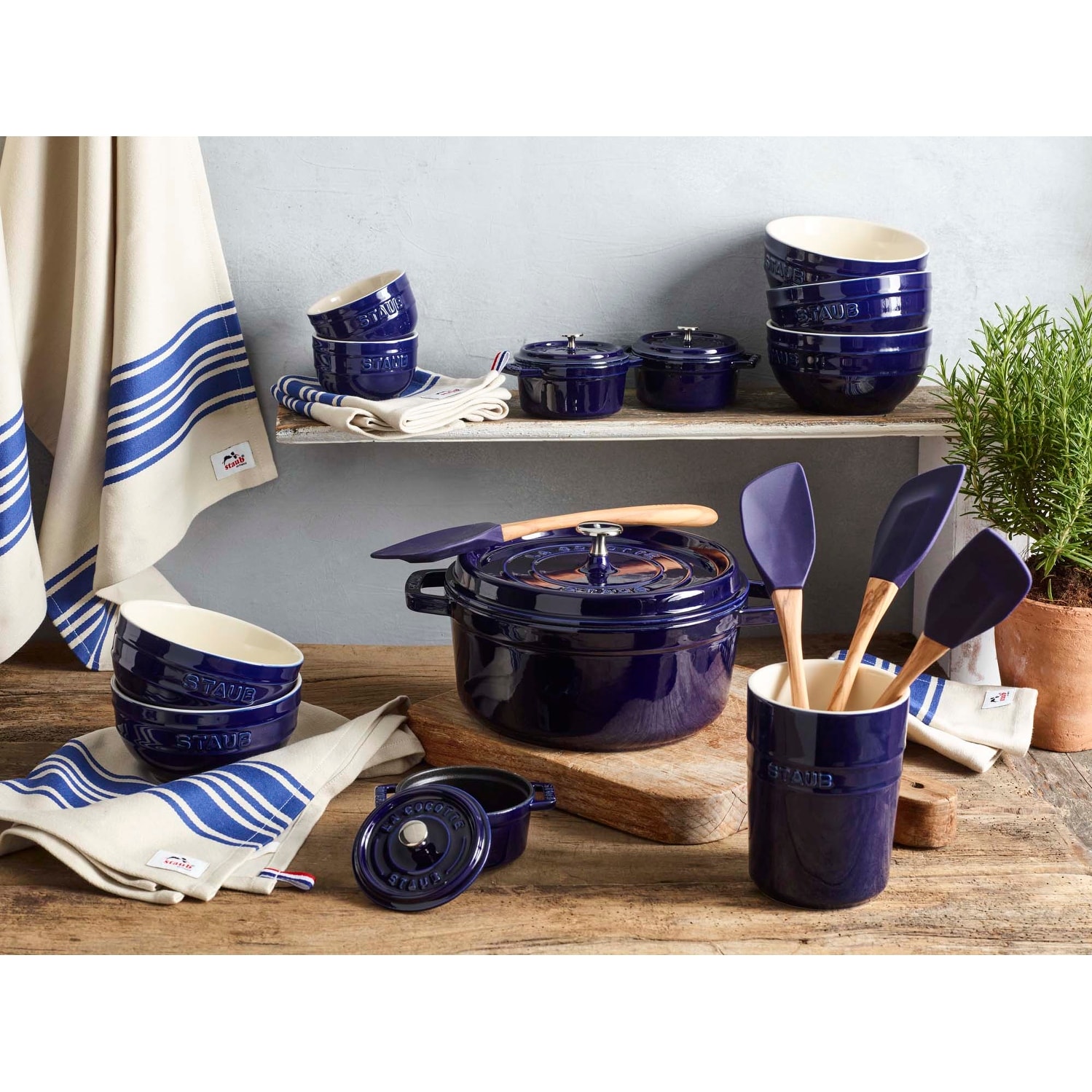 https://ak1.ostkcdn.com/images/products/is/images/direct/7ef46277e9d36520a54a47b2bcdf79a3bcd763e4/Staub-Ceramic-3-pc-Mini-Round-Cocotte-Set.jpg
