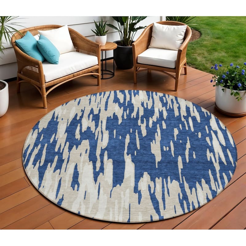 HomeRoots Abstract Transitional Rectangle Outdoor Rug - 8' Round