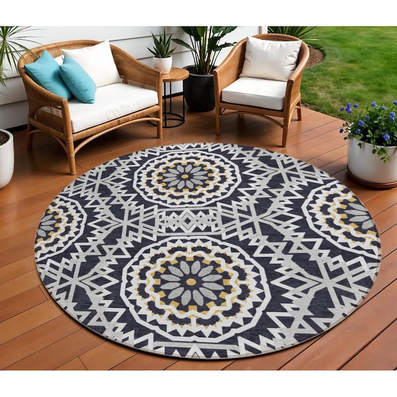 HomeRoots Floral Medallion Transitional Rectangle Outdoor Rug - 8' Round