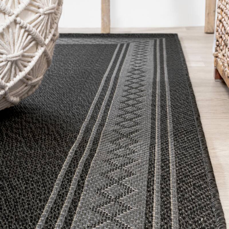 JONATHAN Y Havana Classic Diamond Border Indoor/Outdoor Area Rug - 3 X 5 - Black/Gray