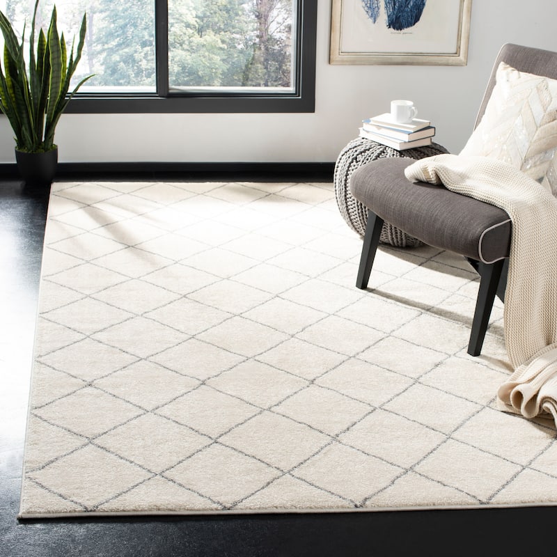 SAFAVIEH Tunisia Ellada Southwestern Rug - 4' x 6' - Ivory/Light Grey