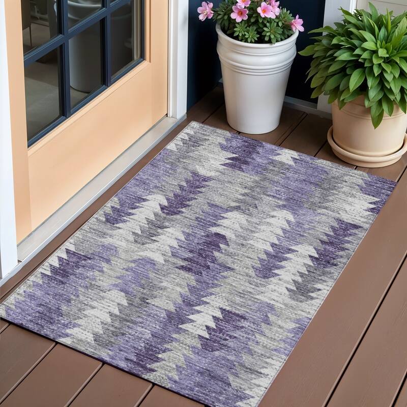 HomeRoots Geometric Transitional Rectangle Outdoor Rug - 3' x 5'