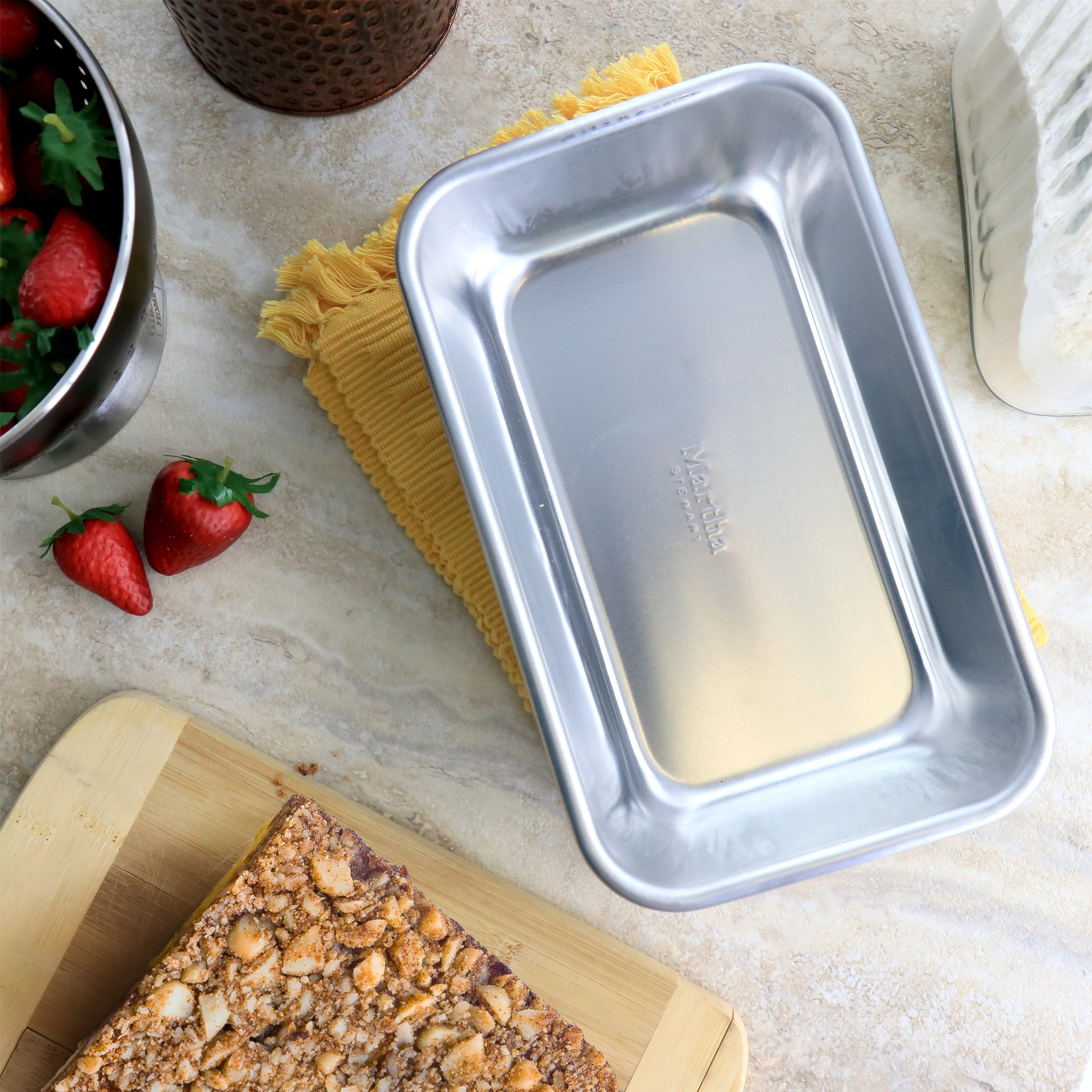 https://ak1.ostkcdn.com/images/products/is/images/direct/7f0c64c54a4ef1798abc5783f48b499189f8ec8c/Martha-Stewart-9-Inch-Aluminum-Rectangle-Loaf-Pan.jpg